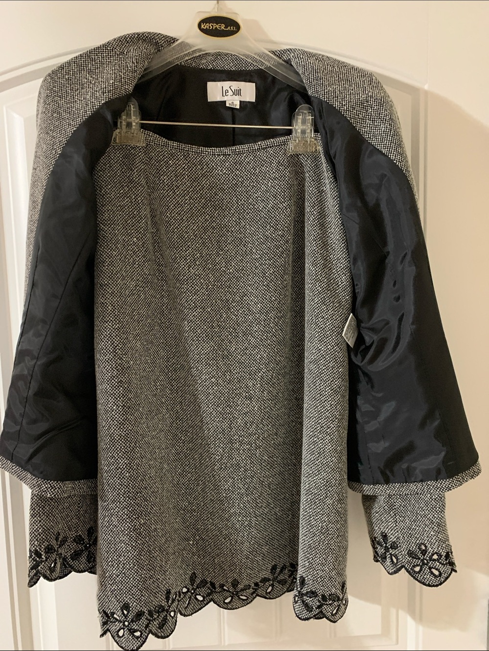 Le Suit Gray Tweed Blazer with Scalloped Embroidered Hem - Picture 4 of 7